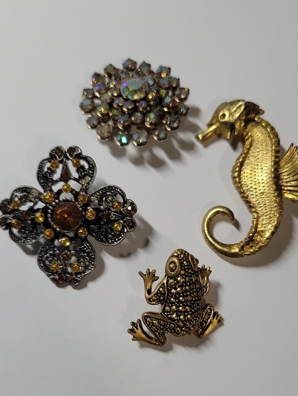 Women's Brooch Lot